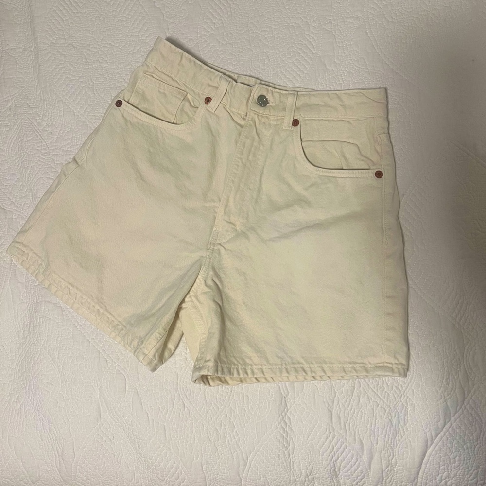 ZARA white jean shorts size 6
